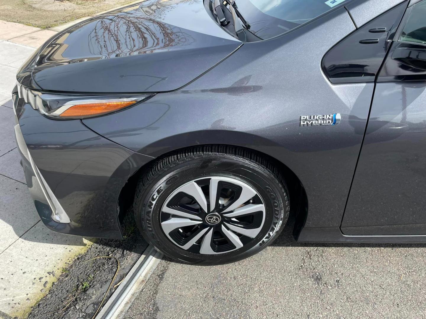 2018 GRAY /BLACK Toyota Prius Prime (JTDKARFP1J3) , located at 744 E Miner Ave, Stockton, CA, 95202, (209) 944-5770, 37.956863, -121.282082 - Photo#3